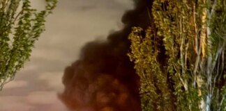 Ворог знову атакував Дніпро – зайнялася пожежа на обʼєкті інфраструктури