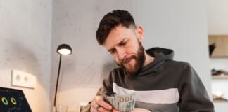 Курс пішов угору: скільки сьогодні коштує 100 доларів у банках