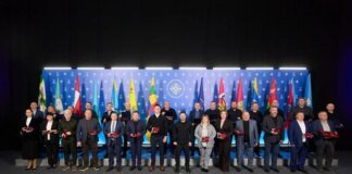 Зеленський нагородив прифронтові міста: хто отримав відзнаку