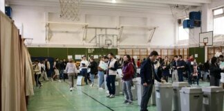 Більше половини угорців віддали свій голос на парламентських виборах