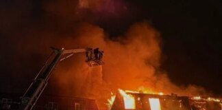 У Махачкалі сталася масштабна пожежа в багатоповерхівці: обвалився дах