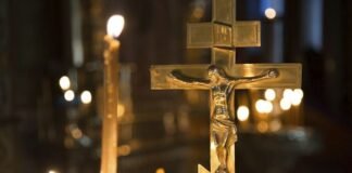 Страсна п’ятниця 2026: листівки, привітання у віршах і прозі