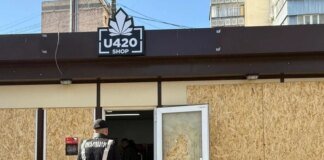 Правоохоронці проводять обшуки в магазинах U420