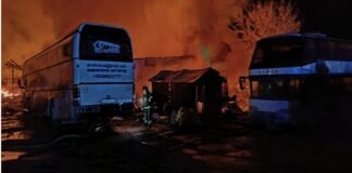 Пошкоджено судно у порту та знищені автобуси: РФ масовано вдарила по Одещині