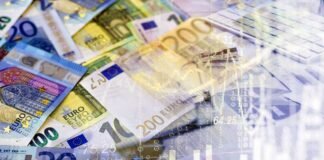 Долар росте, у євро новий рекорд: курс на 20 квітня та що робити, якщо гроші пішли не на той рахунок