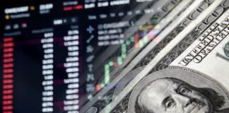 Долар і євро знову дорожчають: курс на 30 квітня та що тисне на валюту
