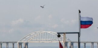 ВМС України уразили катери РФ, які охороняли Кримській міст (відео)