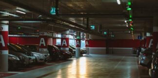 Київ більше не лідер: де у передмісті столиці за паркомісце просять понад мільйон гривень