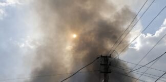 У Харкові біля супермаркету вибухнув автомобіль, постраждав перехожий