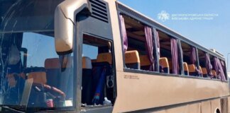 На Дніпропетровщині ворог завдав удару біля АЗС: пошкоджено автобус, що перевозив дітей, є поранені