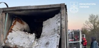 Російський дрон атакував хлібний фургон на трасі на Харківщині, є поранені