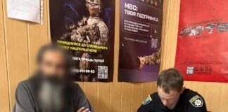 Голяка гуляв столичним Хрещатиком – поліція склала на чоловіка протокол за дрібне хуліганство