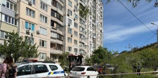 У Києві чоловік випав з вікна 11-го поверху та помер на місці
