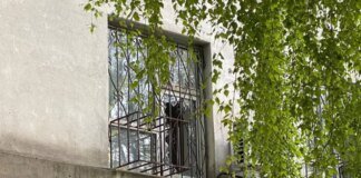 У Дніпрі через ворожу атаку пошкоджена будівля податкової
