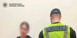 У Києві затримали дівчину, яка через зауваження вдарила військового пляшкою по голові