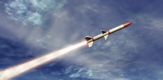 У Києві пролунала серія вибухів під час масованої ракетної атаки, загроза пусків "Орєшніка"