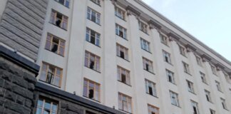 Під час масованої атаки рф на Київ пошкоджено будівлю Кабміну – Свириденко