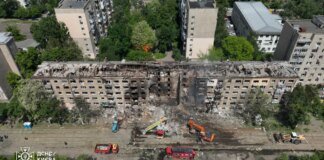 ДСНС показала, як зараз виглядає місце удару рф у Києві