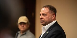 Єрмаку продовжують обирати запобіжний захід: що відбувається в суді