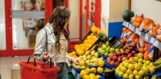Банани замість яблук: чому екзотика стала головною у кошику українців