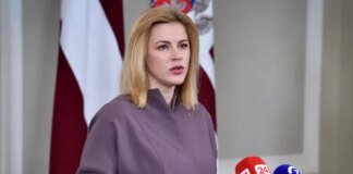 Латвія залишилася без уряду. Прем’єрка подала у відставку