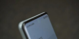 Ефектне повернення: Xiaomi Mix 5 засвітився на перших фото з повністю “чистим” екраном