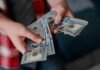 Як сформувати фінансову “подушку” та скільки грошей тримати в гривні: поради експерта