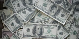 Чи законно міняти “старі” долари за нижчим курсом: чітка відповідь Нацбанку