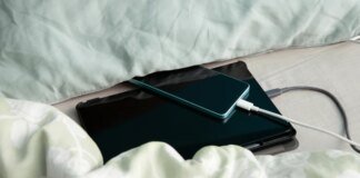 Де не варто тримати смартфон: 3 місця, які можуть нашкодити пристрою