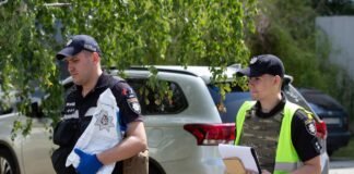 У Києві чоловік стріляв посеред вулиці: що відомо