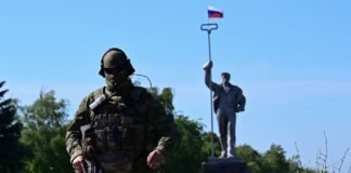 Окупанти в “ДНР” випустили святкове печиво в честь “визволення” Маріуполя