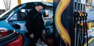 Запасів дизеля в Україні є більш ніж на місяць, бензину – майже на два, – директор “А-95”