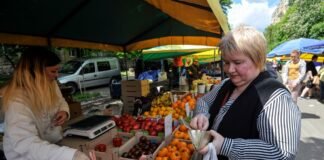 Абрикоси та персики можуть стати дефіцитними: чого чекати влітку