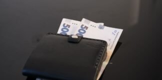 Від 450 до 3100 гривень: затверджено розміри виплат до Дня Незалежності (повний перелік)