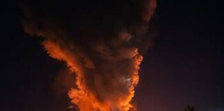 Росіяни атакують Київ: горять будинки, під завалами люди (оновлюється)
