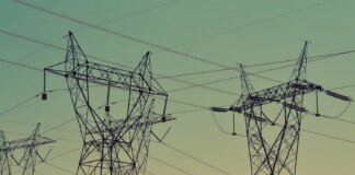 рф атакувала енергетику у Києві, досі 30 тисяч знеструмлених