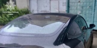 У Києві після конфлікту на дорозі нетверезий чоловік викрав Tesla із заправки