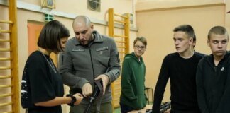Конвеєр для "Юних героїв": окупанти на ТОТ готують українських дітей до російської армії – ЦНС