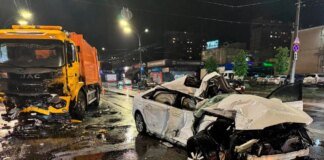У Києві легковик вилетів на зустрічну смугу та протаранив вантажівку