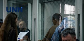 Водій, який в’їхав у перехід і спричинив загибель чотирьох людей, прибув до зали суду в інвалідному візку