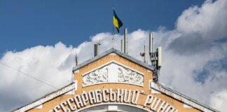 У Києві спалахнула пожежа на Бессарабському ринку
