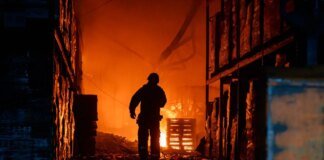 Російський удар КАБ по Харкову: під час розбору завалів знайшли фрагменти тіла чоловіка