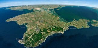 Після атак без світла залишилася майже половина окупованого Криму