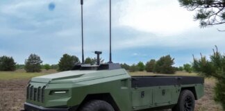 В Україні показали роботу наземного робота Protector, який доставляє на фронт до тонни вантажу