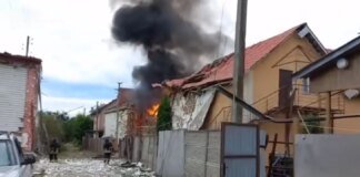 Рятувальники деблокували людину з-під завалів після удару рф по Сумах