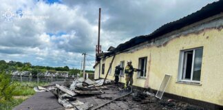 Дрон рф вдарив по Золочеву на Харківщині – спалахнула масштабна пожежа