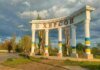Нічний удар по Херсону: загинула пенсіонерка, є поранені