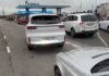 «Думав, до нас не дійде»: на заправках Москви утворилися гігантські черги (відео)