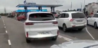 «Думав, до нас не дійде»: на заправках Москви утворилися гігантські черги (відео)