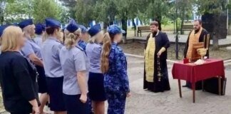 Священники УПЦ освятили колонію в Бердянську, де катують українців